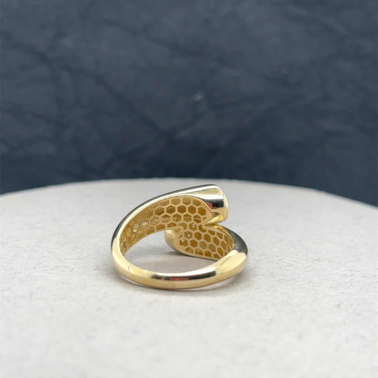 10k women ring with zirconia design
