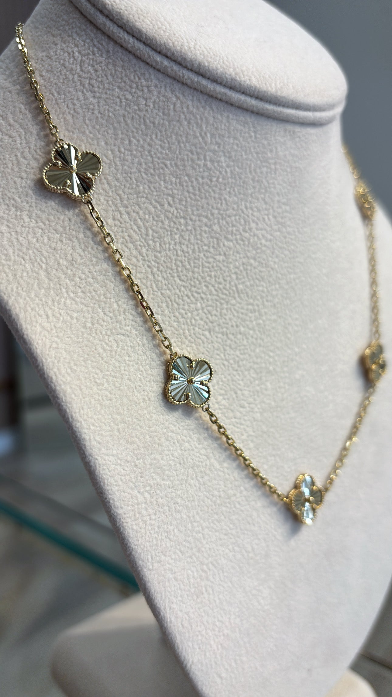 Gold clover woman necklace 14k
