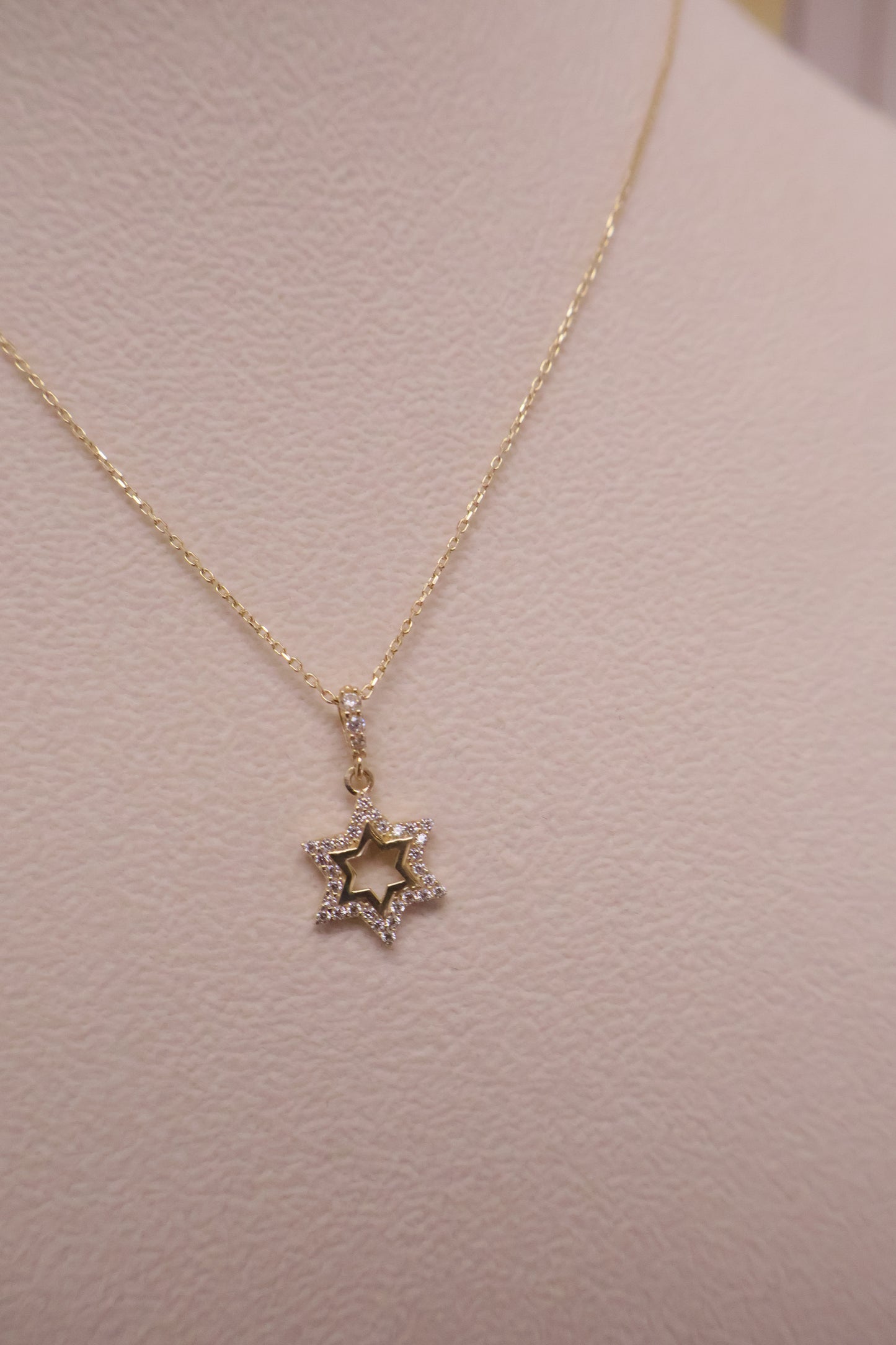 Cadena mujer con dije estrella de David 14k
