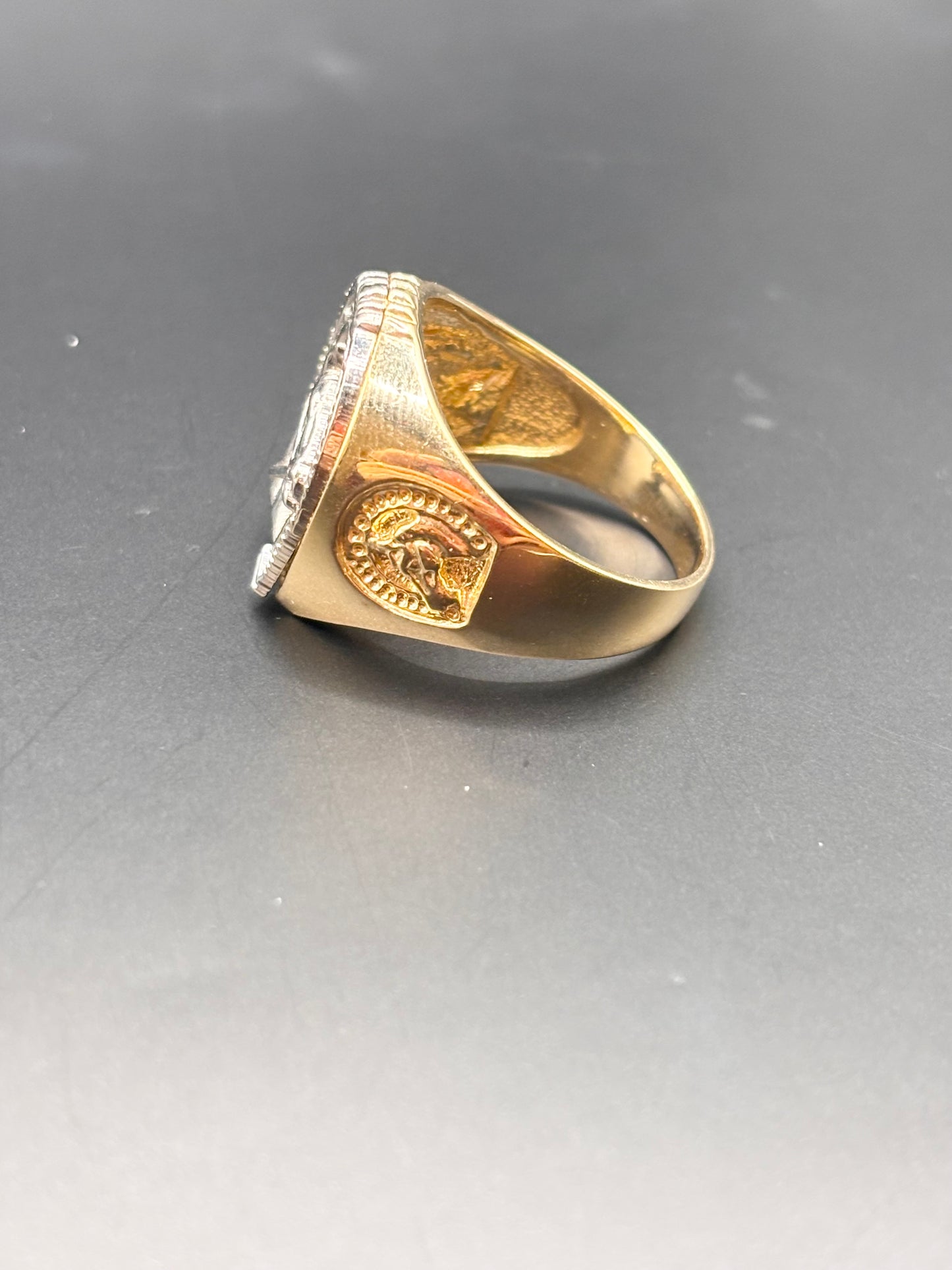 14k men solid ring horse sz 11