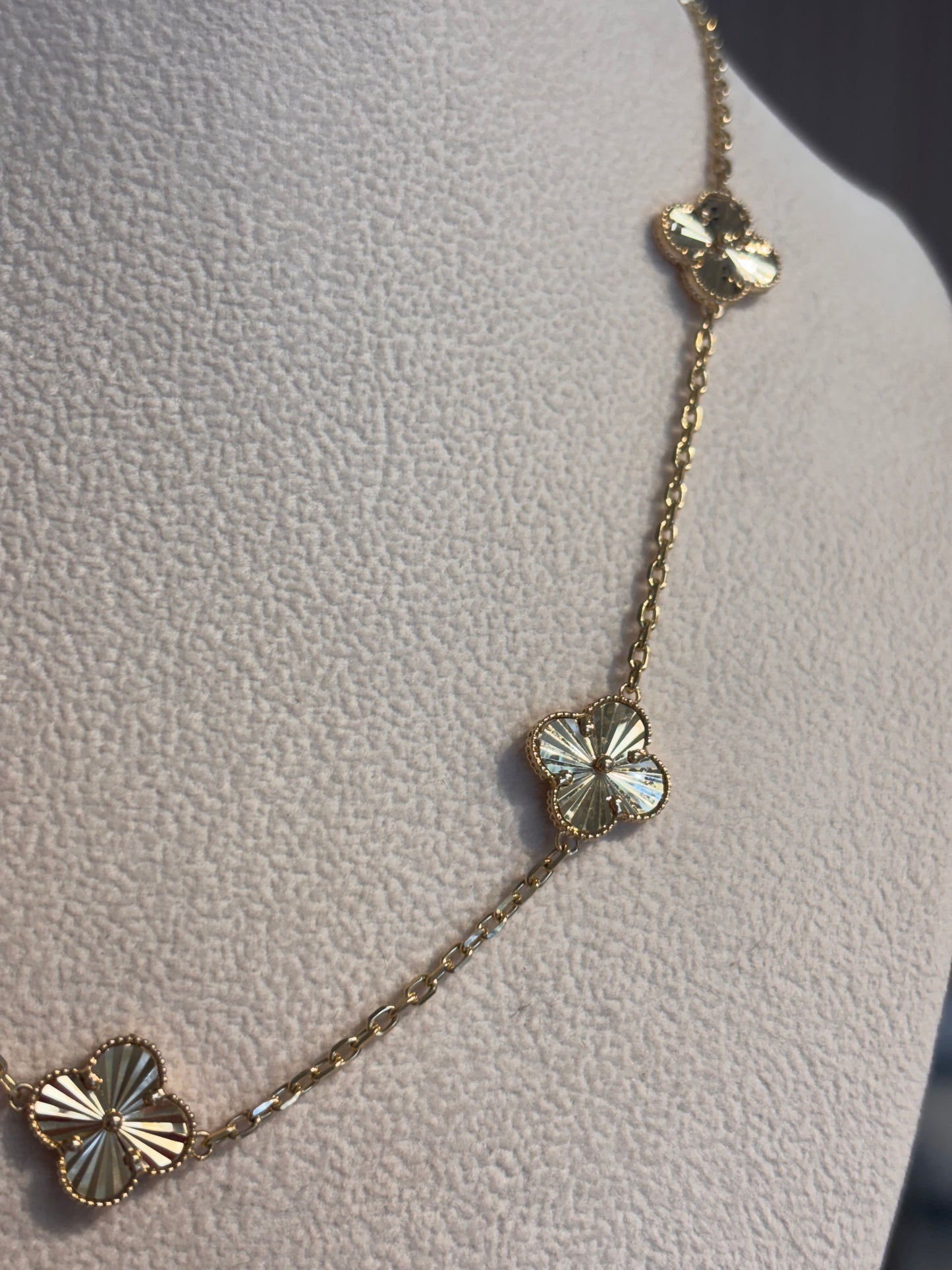 Gold clover woman necklace 14k