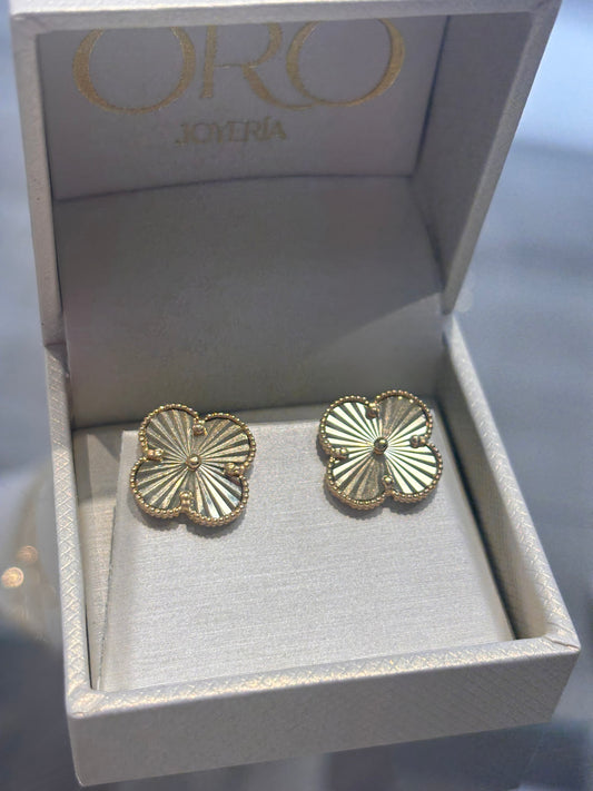 Flower earrings 14k