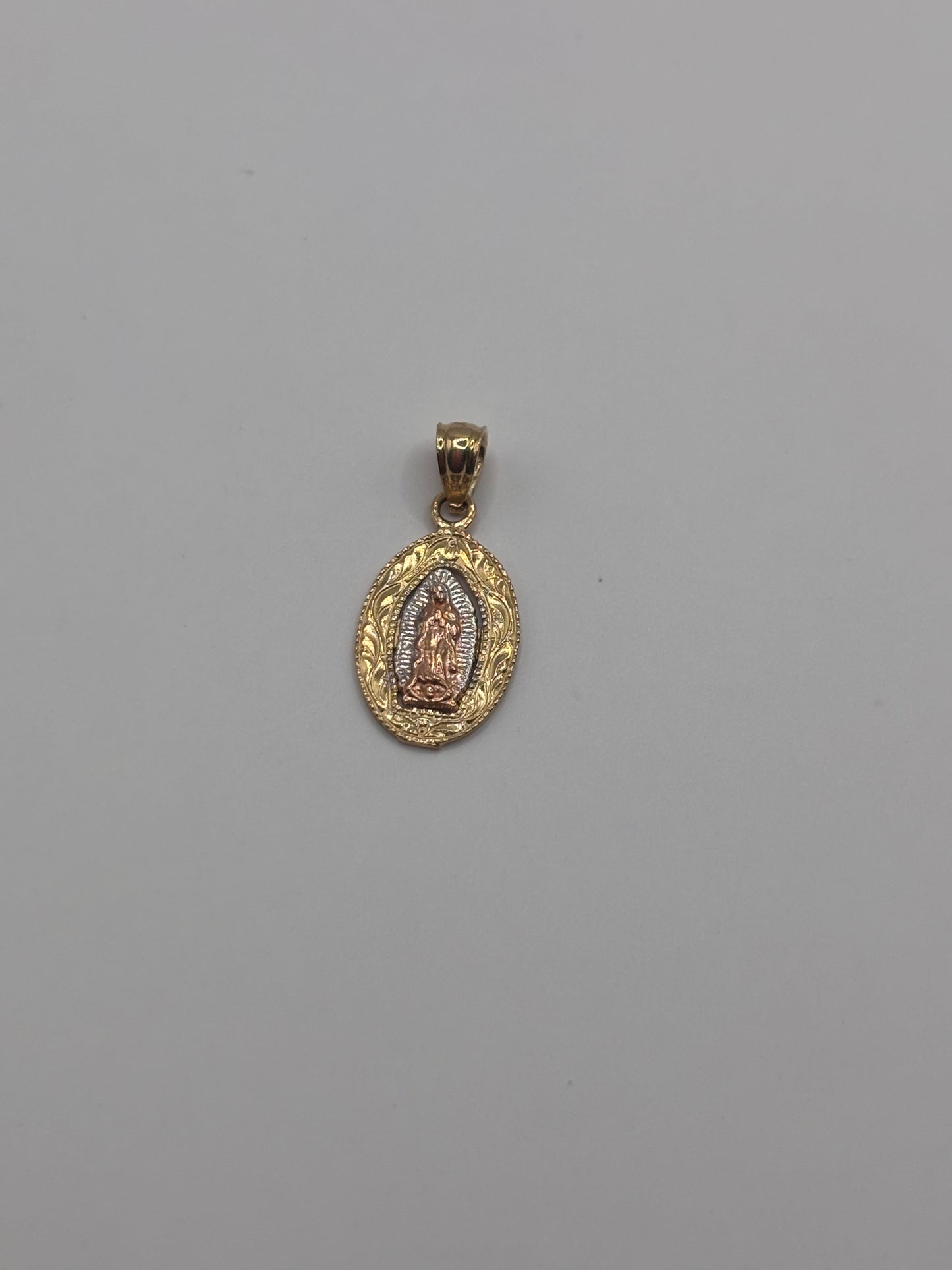 Virgencita charm 14k