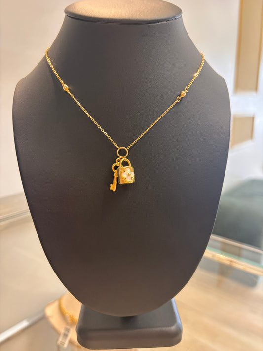 Heart and lock chain 14k