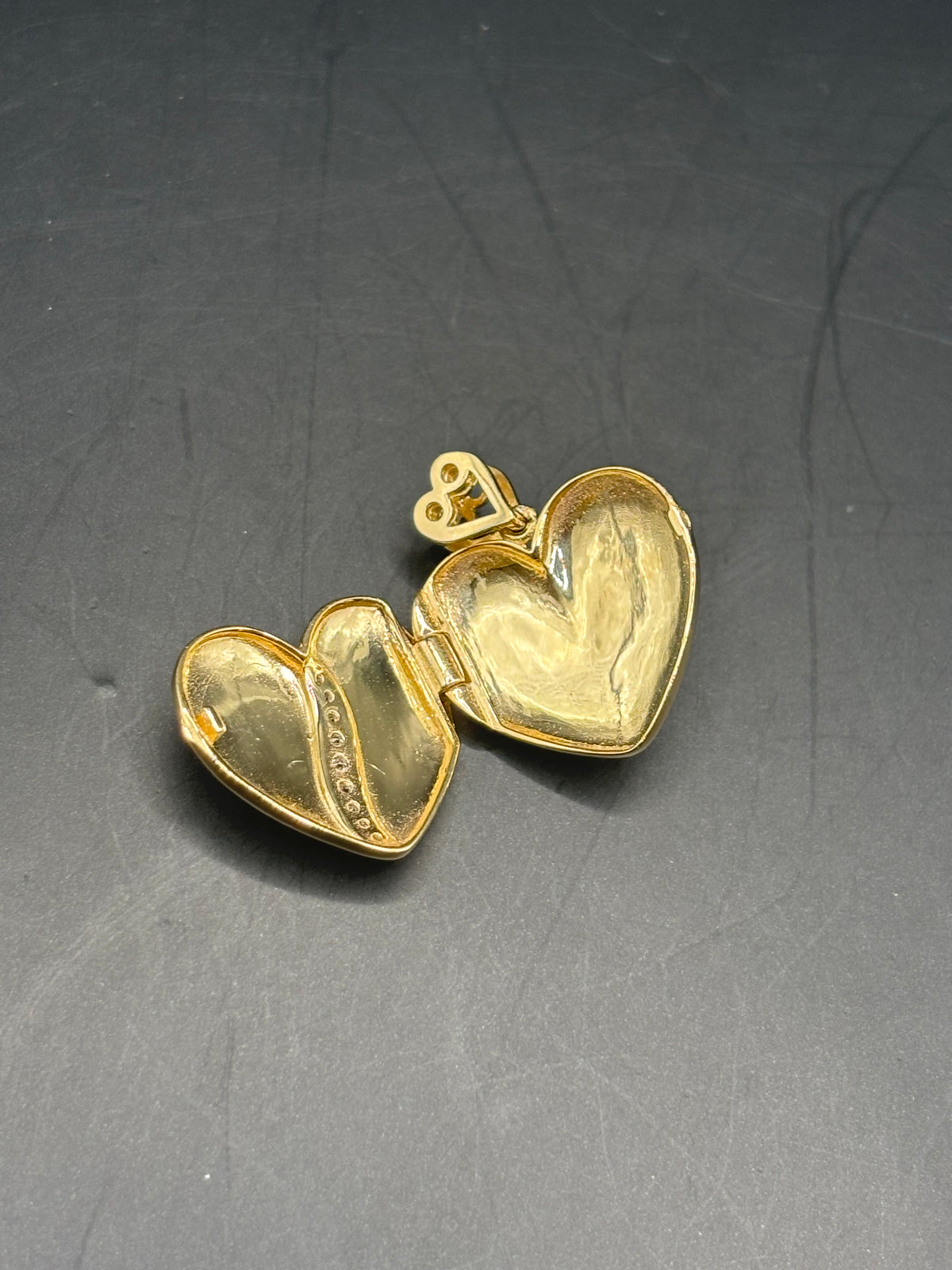 14k relicario corazón cz