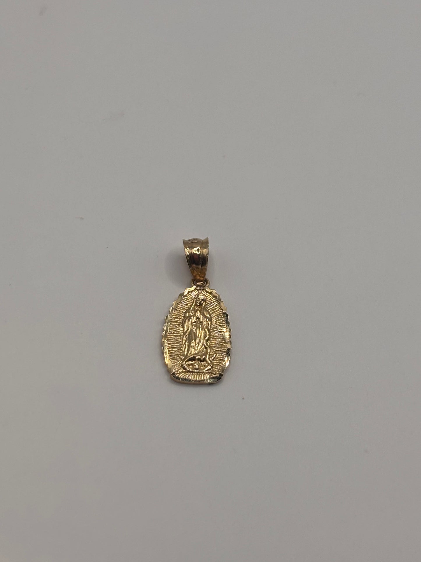 Virgencita charm 14k