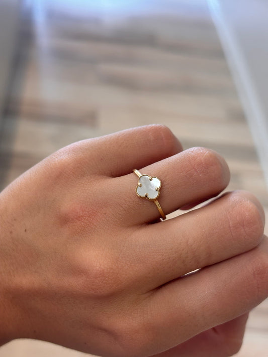 Clover mother of pearl ring 14k