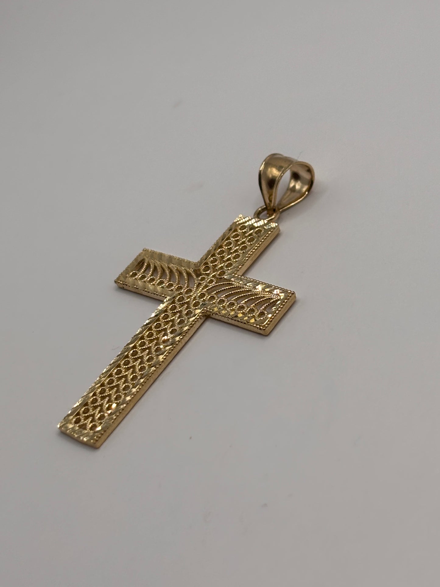 Cross pendant 10k