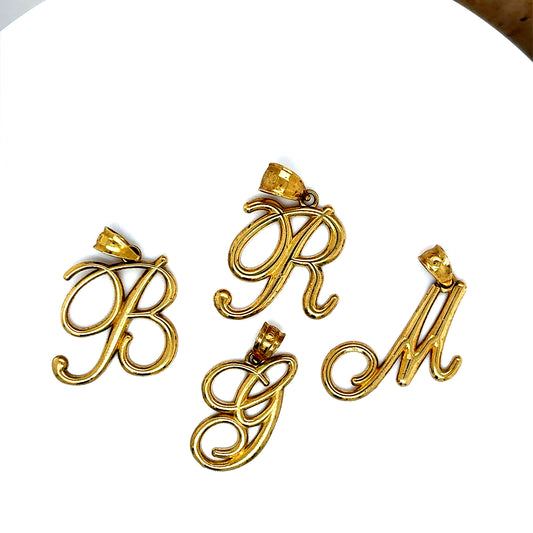 10k initial pendant