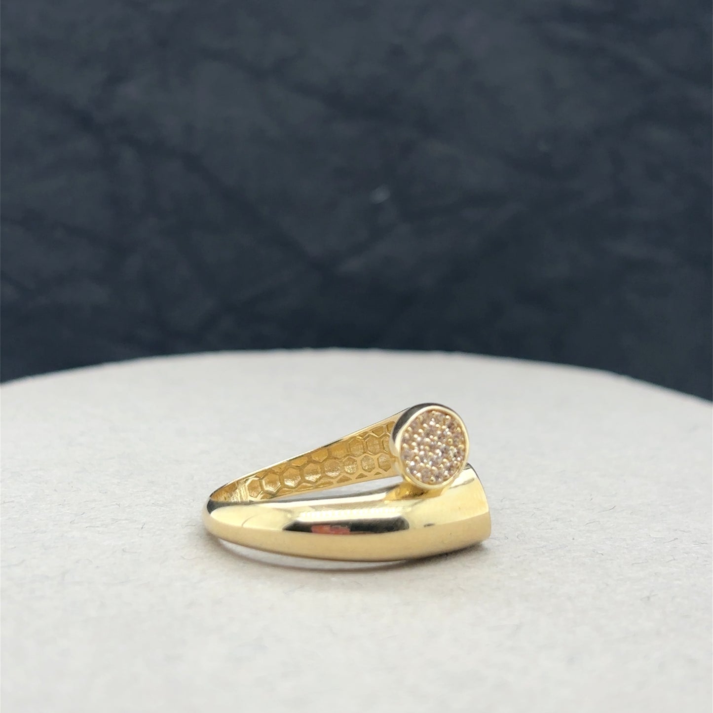 10k women ring with zirconia design