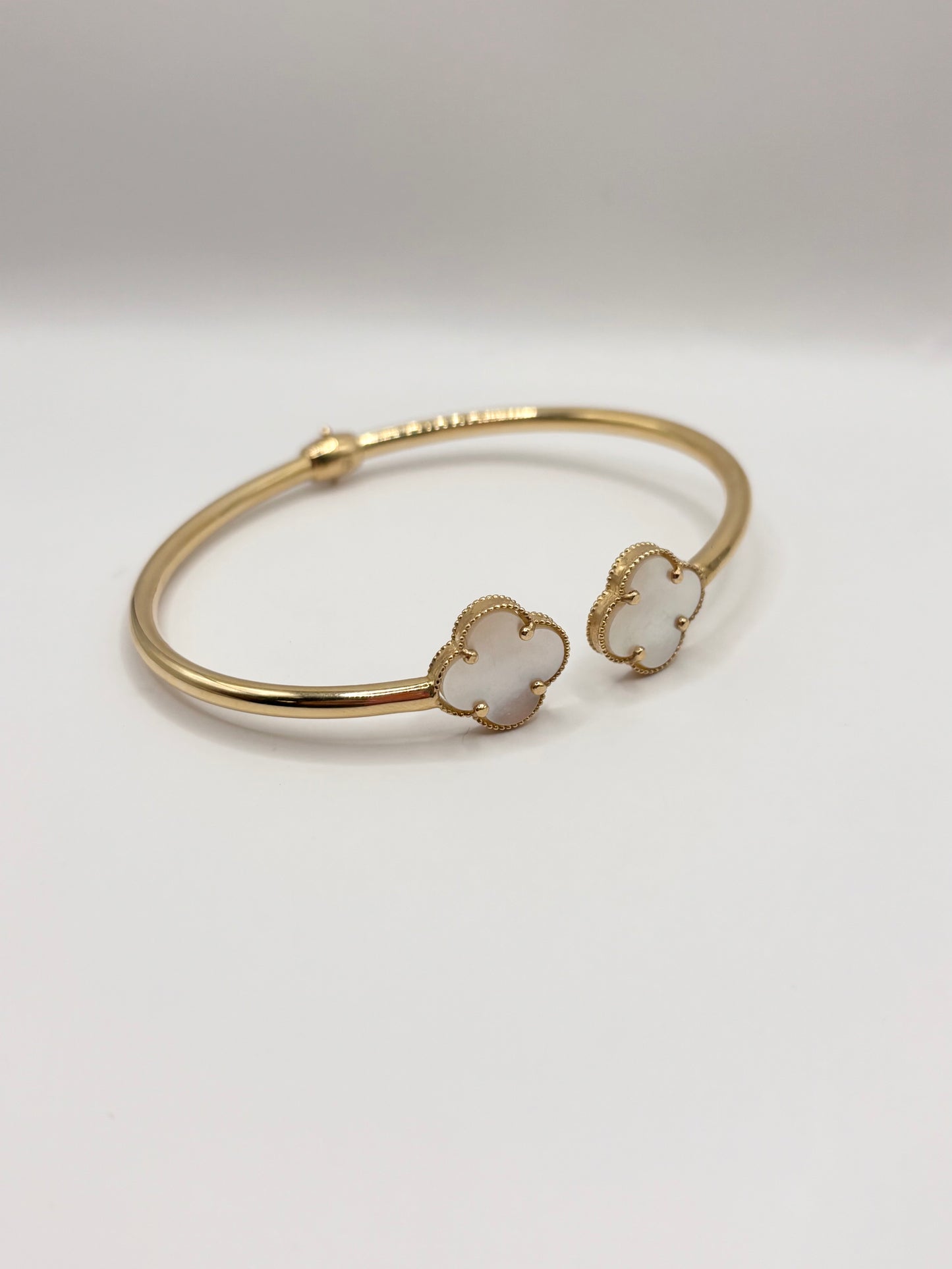 Mother of pearl clover bangle 14k
