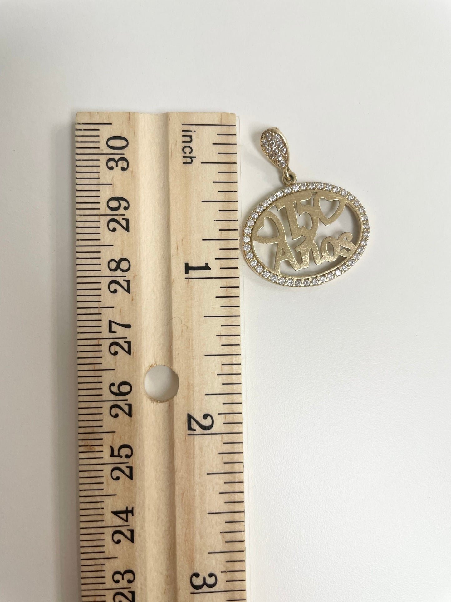15 años pendant with zirconia 14k