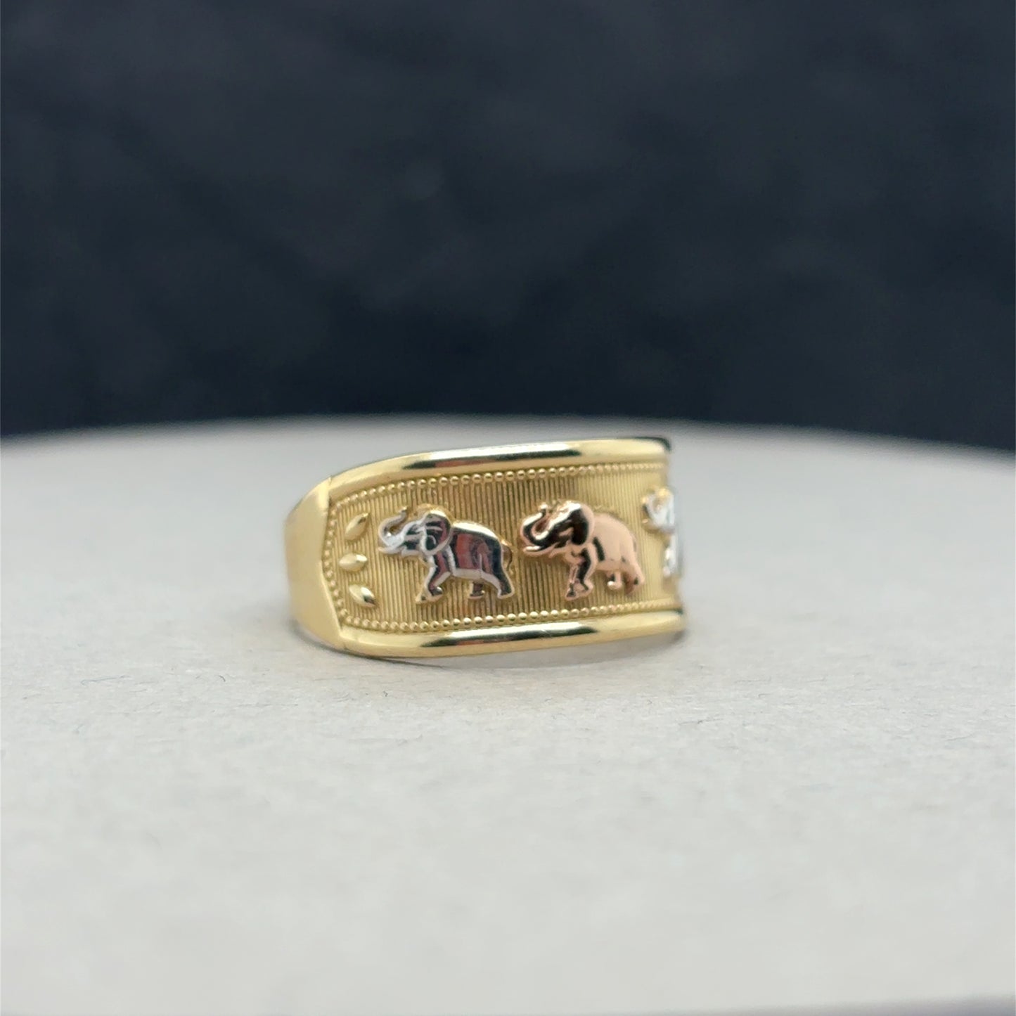 Woman Elephant ring 14k