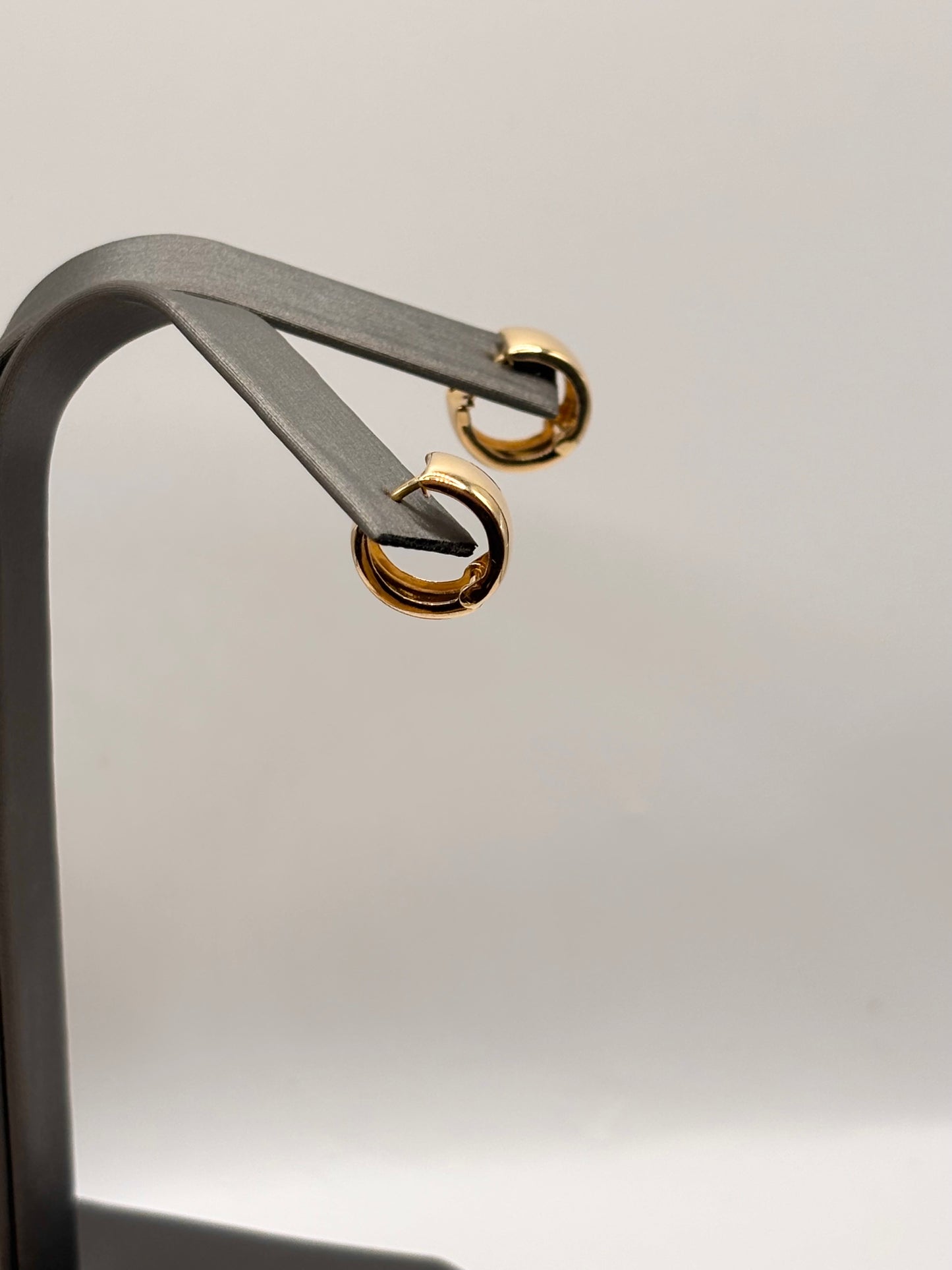 14k huggies earrings